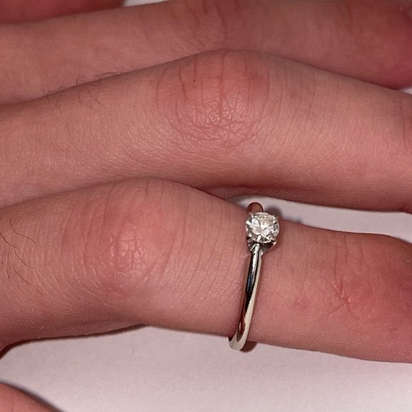 Solid 14K White Gold Natural Round Cut 1/4CT Diamond Solitaire Ring Vintage - Picture 5 of 17